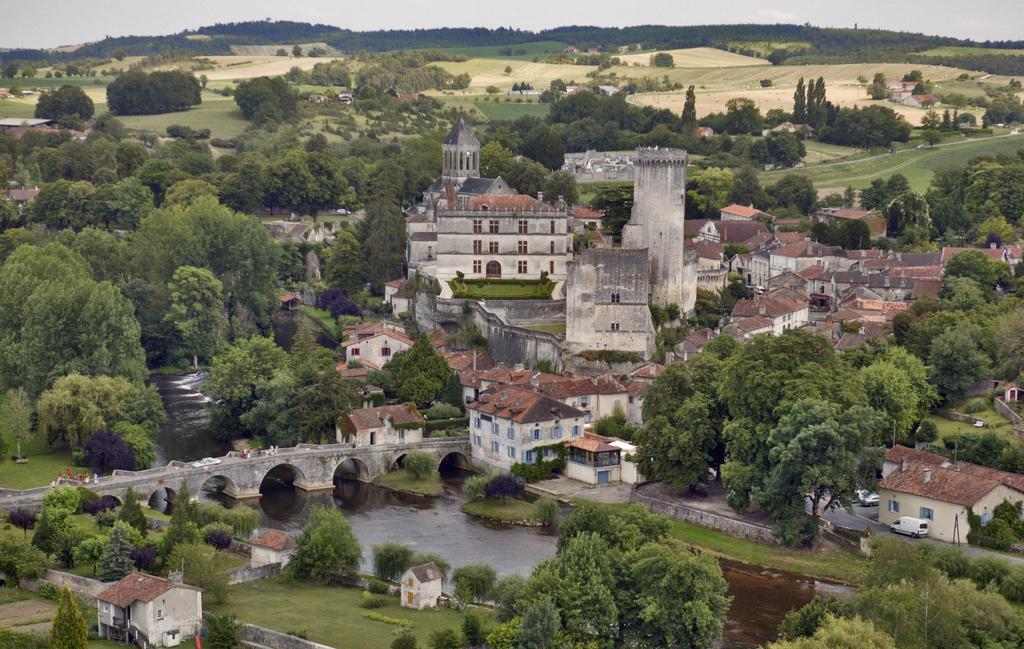 Hostellerie Les Griffons Bourdeilles Exteriér fotografie