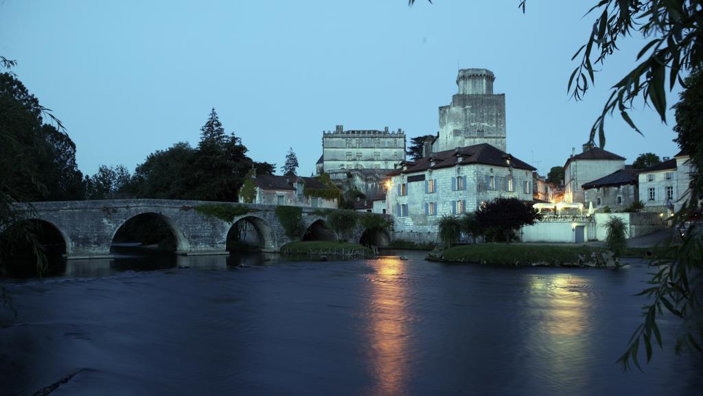 Hostellerie Les Griffons Bourdeilles Exteriér fotografie