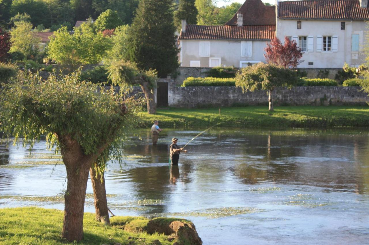 Hostellerie Les Griffons Bourdeilles Exteriér fotografie