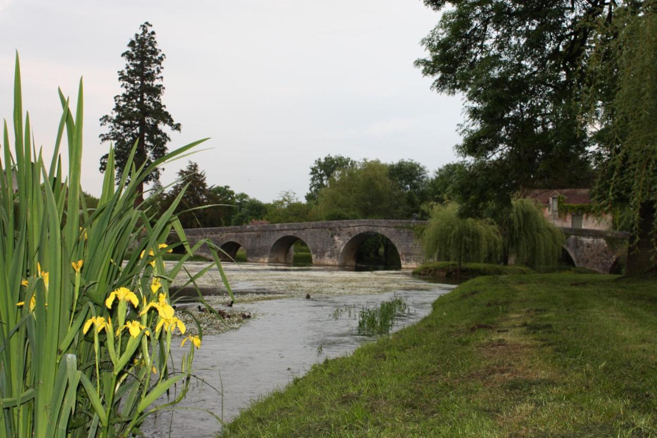 Hostellerie Les Griffons Bourdeilles Exteriér fotografie