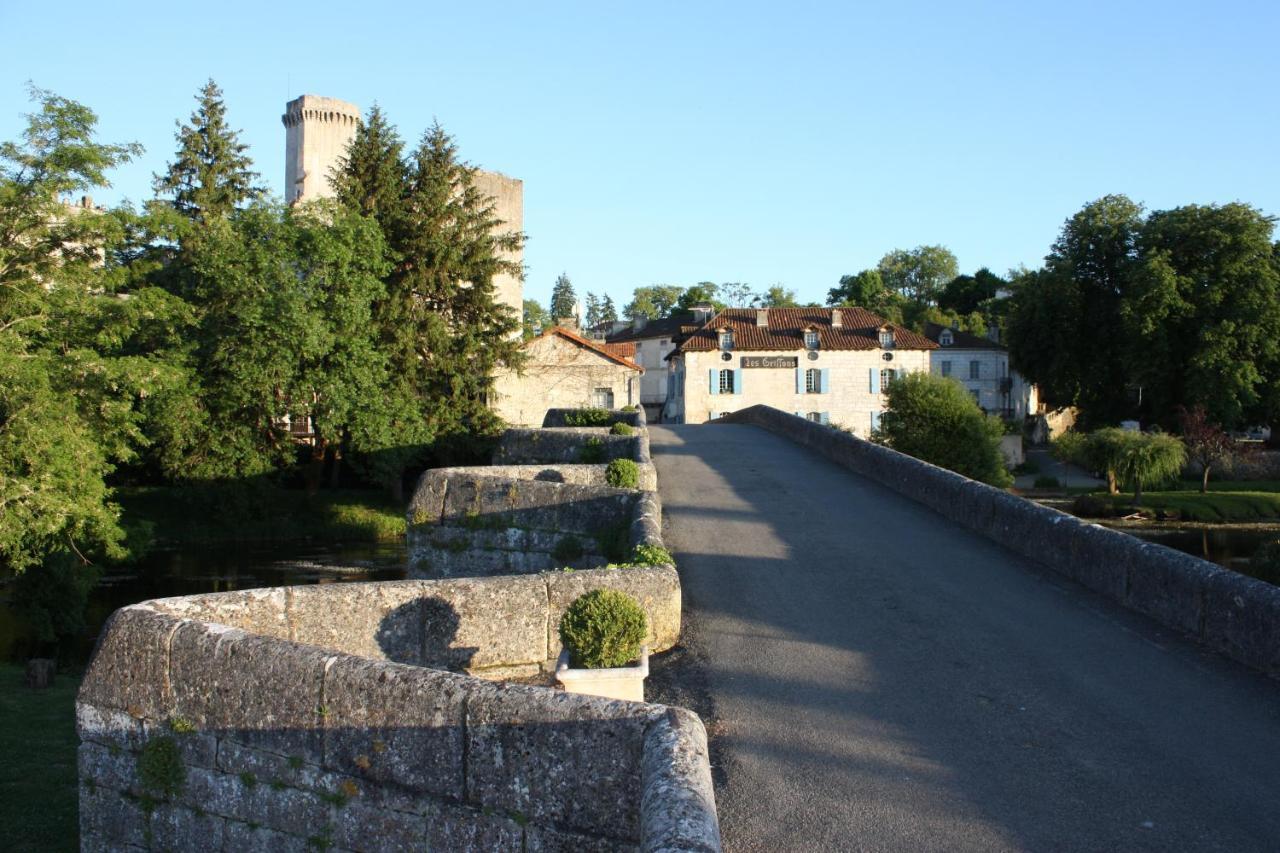 Hostellerie Les Griffons Bourdeilles Exteriér fotografie